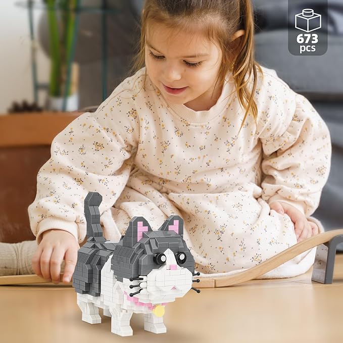 Cute Animal Micro Mini Building Blocks Kit, Blue Cat Mini Bricks Building Toys for Adults Boys and Girls, Party Favors for Kids 12+ 14+, Christmas Birthday Gift, Carnival Prizes (673 PCS)