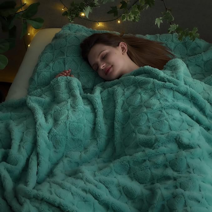 NEWCOSPLAY 3D Heart Checkered Flannel Queen Blanket, Sage Green, 90"x90" | Super Soft Cute Lightweight Decorative Premium Silky Fleece Blanket for Couch Sofa Bed, Gift for Women Men, All Season Use