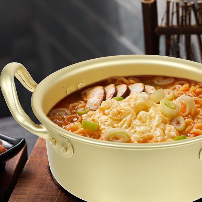 PRETYZOOM Korean Ramen Pot with Spoons and Chopsticks, Aluminum Fast Heating Cooker for Ramen, Soup (16cm)
