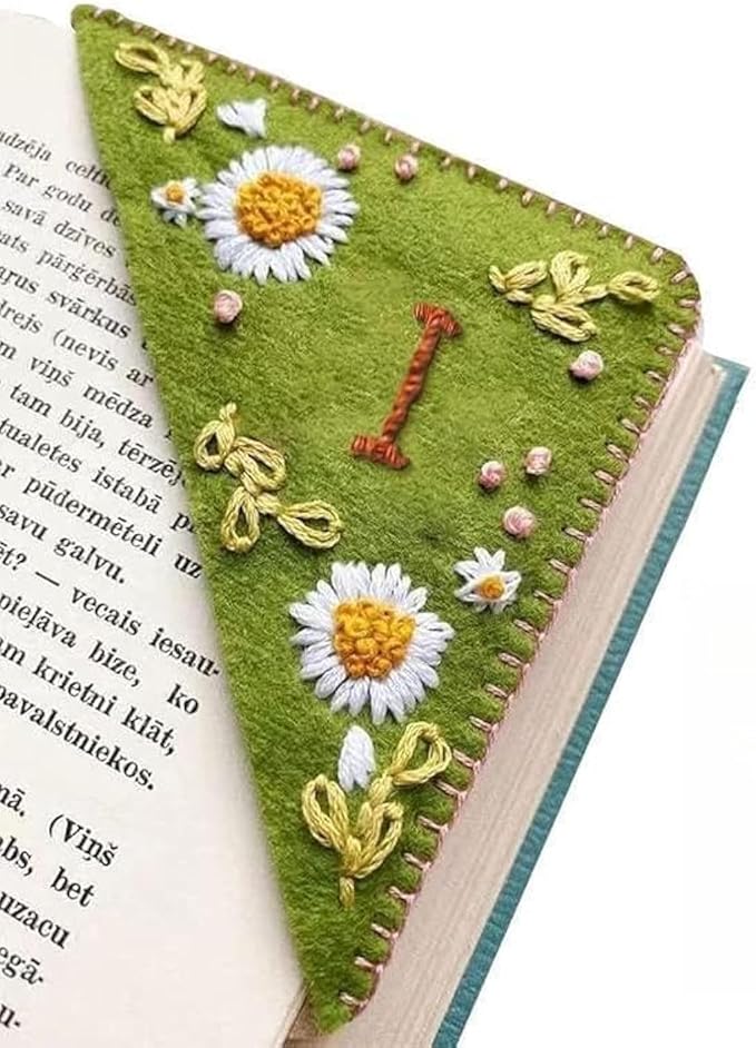 MOTEERLLU Personalized Hand Embroidered Corner Bookmark,Felt Triangle Page Stitched Handmade Bookmark,Unique Cute Flower Letter Embroidery Bookmarks Accessories for Book Lovers(Summer-i)