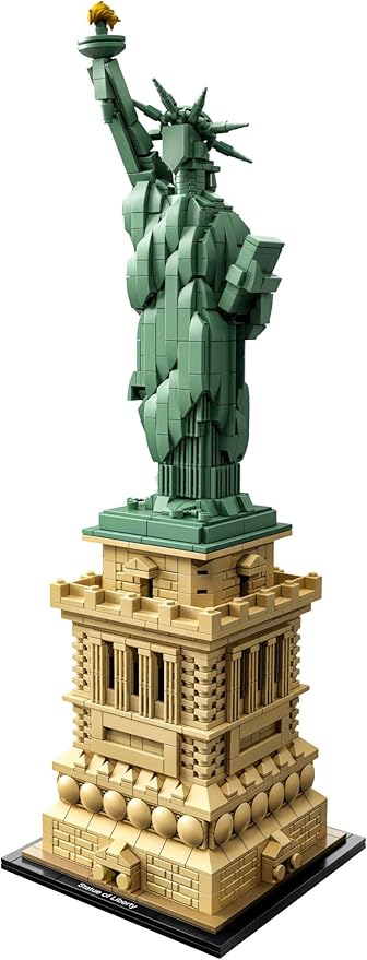 LEGO Architecture Statue of Liberty Model Building Set - Collectible New York City Souvenir, Creative Home Décor or Office Centerpiece, Great Gift Idea for Adults and Teens, 21042