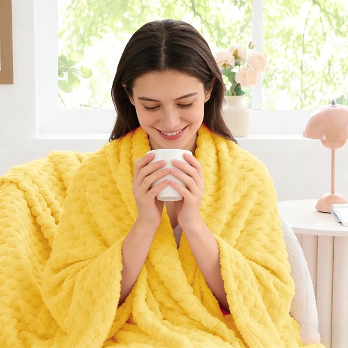 BEDELITE Light Yellow Throw Blanket for Couch, Soft Cozy Gifts for Women | 3D Jacquard Decorative Fleece Blanket, Super Soft Plush Throws, Cute Birthday Gift for Women, Suitable for All Seasons, 50*60