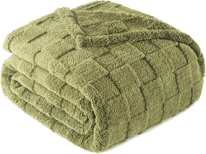 Exclusivo Mezcla 3D Checkered Fleece King Blanket for Bed, Olive Green | Super Soft and Cozy Fluffy Blanket, Lightweigh and Breathable Blanket for Living Room, Bedroom, Decor, All Season, 104"x90"