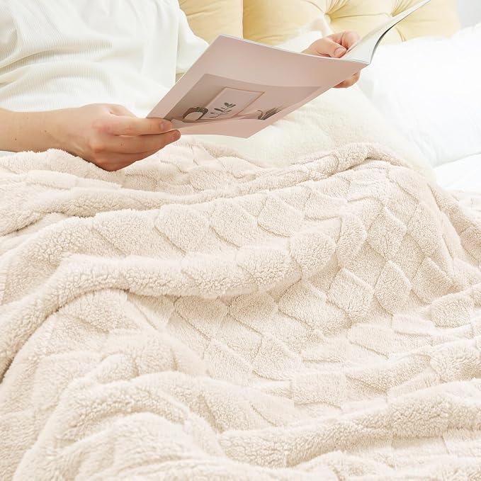Exclusivo Mezcla 3D Checkered Fleece Throw Blanket for Couch, Ivory | Super Soft and Cozy Fluffy Throw, Lightweight and Breathable, Cute Fuzzy Blanket for Sofa, Home Decor, All Season, 50"x60"
