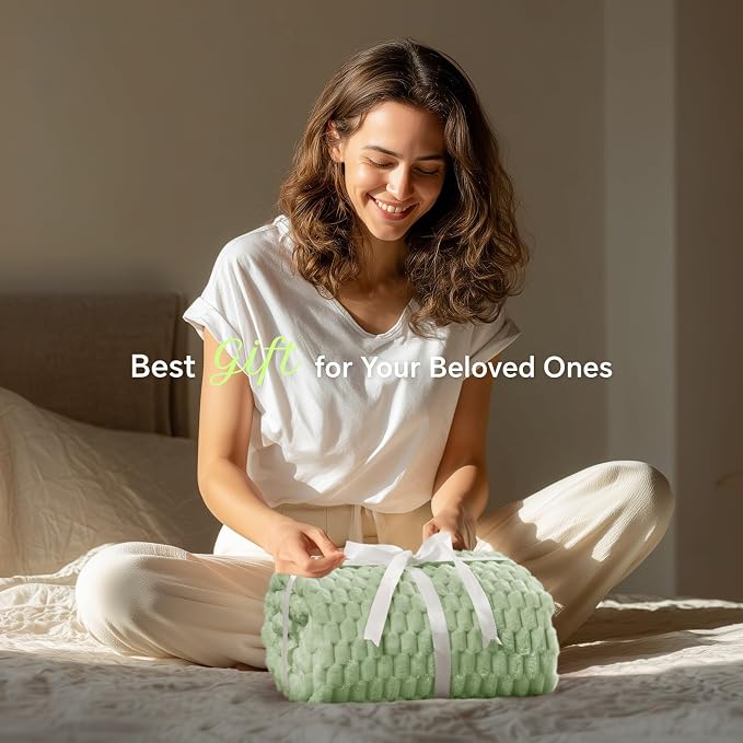 BEDELITE Sage Green Twin Blanket for Couch, Soft Cozy Gift for Women, 60*80 | 3D Jacquard Decorative Fleece Blanket, Super Soft Plush Throws, Cute Birthday Gift for Women & Men, Suitable for All Seasons