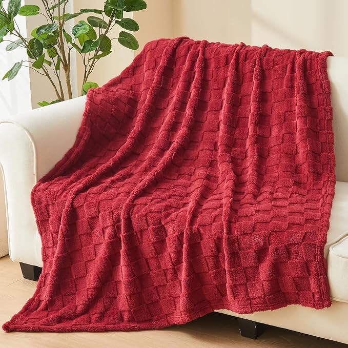 NEWCOSPLAY 3D Checkered Flannel King Blanket, Red Checkered, 90"x110" | Super Soft Cute Lightweight Decorative Premium Silky Fleece Blanket for Couch Sofa Bed, Gift for Women Men, All Season Use
