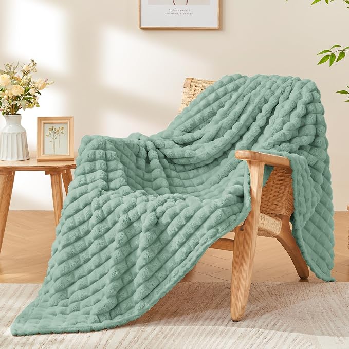 BEDELITE Sage Green Checked Fleece Twin Throw Blanket for Bed, 60x80 Inch | Soft Warm Fuzzy Fluffy Blanket for Couch Sofa, Lightweight Plush Cozy Throws for Home Room Decor, Gift for Women, All Season