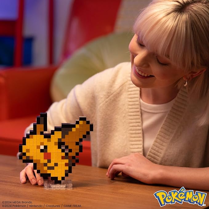 Mega Pokémon Pikachu Construction Set, Articulated Figure, Retro Pixelated Style, 15 cm, Wall or Table Decoration, 400 Pieces, Collectable, Children's Toy, Age 7 Years, HTH74