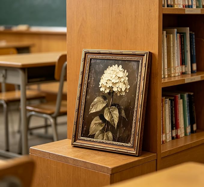 Vintage Gold Framed Floral Canvas Wall Art Retro White Hydrangea Flower Painting Picture Wall Decor Moody Botanical Flowers Poster Print Artwork for Living room Bedroom Home Decoration