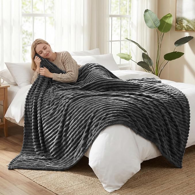 HIMEET Charcoal Grey Throw XL Blanket, 300GSM Ribbed Fleece, 50 x 70 Inches | Ultra Soft Flannel, All-Season Lightweight Warmth, Extra Coverage for Couch Lounging, Home Room Decor, Machine Washable