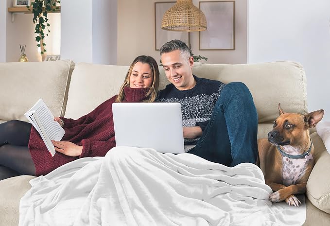 Utopia Bedding Ultra Soft Fleece Bed Blanket Twin Size White (60x80 Inches) | Microfiber Plush Warm Lightweight Breathable Cozy Blanket Anti-Static, All Season Use, Gift for Women and Men