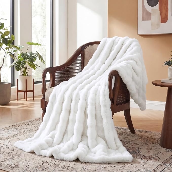 ORINOVA White Soft Twin Fluffy Blanket for Bed Living Room Furry Faux Fur Bed 60x80 Thick Fuzzy Throw Blanket Cozy Home Decor Gifts 860 GSM