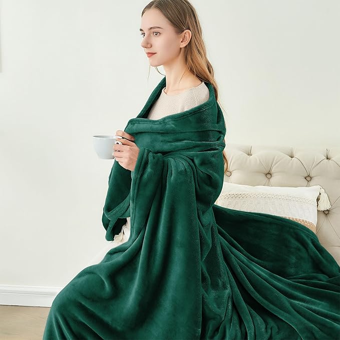 BEDELITE Fleece Blanket Soft Plush Queen Bed Blanket Forest Green 90"x90" | Ultra Soft Fleece, Plush Microfiber, Lightweight Warmth, All Season Comfort, Fade Resistant, Machine Washable,Perfect for Bed