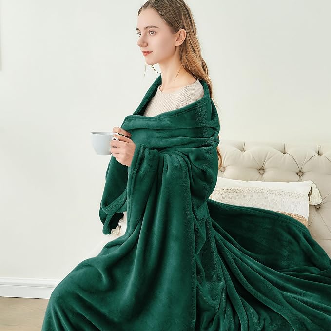 BEDELITE Fleece Blanket Soft Plush Throw for Couch Forest Green 50"x60" | Ultra Soft Fleece, Plush Microfiber, Lightweight Warmth, All Season Comfort, Fade Resistant, Machine Washable, Couch Sofa Bed