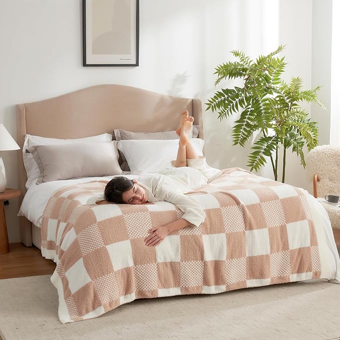Snuggle Sac Checkered Blanket, Beige Throw Blanket for Couch Plaid Microfiber Fluffy Warm Cozy Fuzzy Soft Throw Blanket Reversible Checkerered Blankets for Sofa, Bed, 60x80 inches