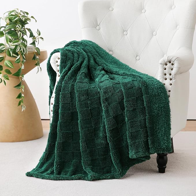 Green Fleece Throw Blanket 50”×60”Checkered Design for Couch Sofa | Super Soft Cozy Plush Microfiber 3D Square Pattern Flannel Blanket for Bed Lightweight for Adults,Women