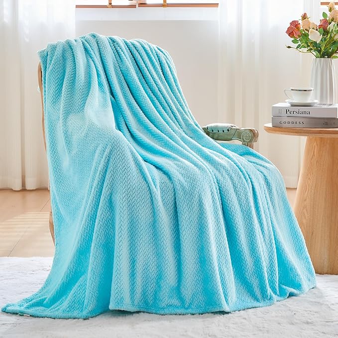 NEWCOSPLAY Fleece Leaves Pattern King Blanket, Turquoise, 90"x110" | Super Soft Throw Blanket, Lightweight Cozy Bed Sofa Blanket, Premium Silky Flannel Fleece, Travel Blanket for All Season Use