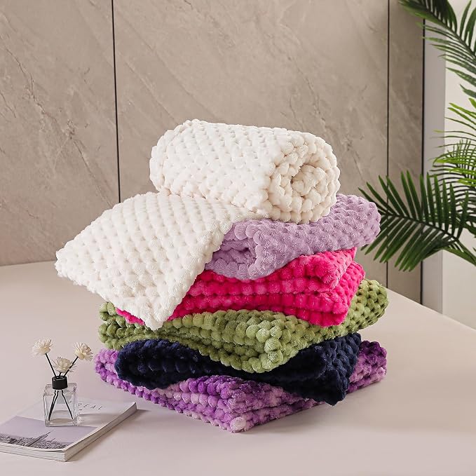 Exclusivo Mezcla 3D Fleece Queen Size Blanket for Bed, Lilac Purple | Extra Soft Fuzzy Plush Lightweight Bed Blankets, Cozy Fluffy Decorative Blankets for All Seasons, 90x90 Inches