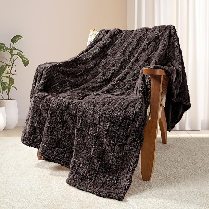 Exclusivo Mezcla 3D Checkered Fleece Throw Blanket for Couch, Coffee | Super Soft and Cozy Fluffy Throw, Lightweight and Breathable, Cute Fuzzy Blanket for Sofa, Home Decor, All Season, 50"x60"
