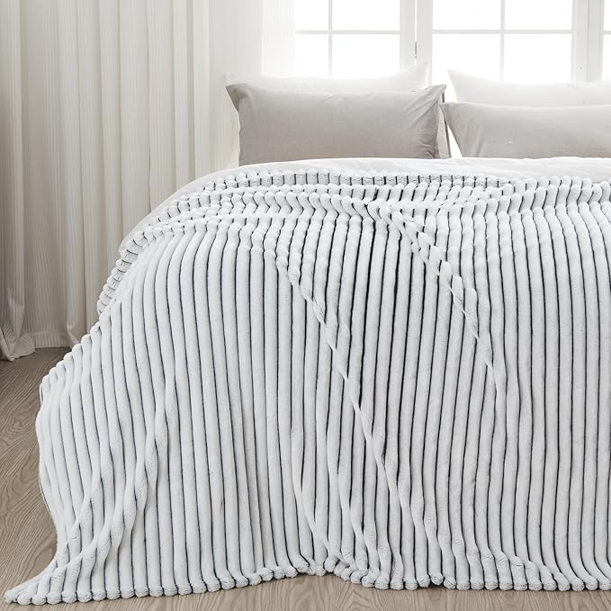NEWCOSPLAY Super Soft Twin Blanket Black and White Premium Silky Flannel Fleece 3D Ribbed Jacquard Lightweight Bed Blanket All Season Use (Black and White Ribbed, Twin(60"x80"))
