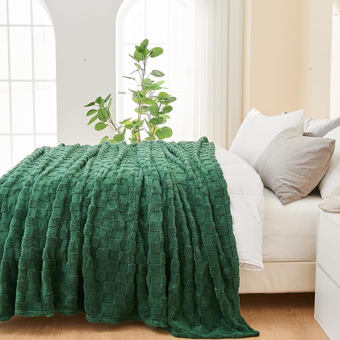 NEWCOSPLAY 3D Checkered Flannel Twin Blanket, Dark Green, 60"x80" | Super Soft Cute Lightweight Decorative Premium Silky Fleece Blanket for Couch Sofa Bed, Gift for Women Men, All Season Use