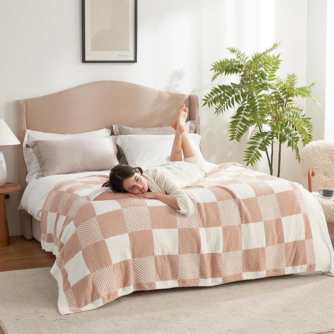 Snuggle Sac Checkered Blanket, Beige Throw Blanket for Couch Plaid Microfiber Fluffy Warm Cozy Fuzzy Soft Throw Blanket Reversible Checkerered Blankets for Sofa, Bed, 60x80 inches
