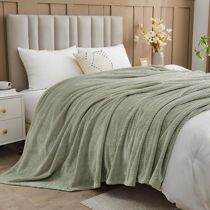 NEWCOSPLAY Fleece Leaves Pattern Queen Blanket, Sage Green, 90"x90" | Super Soft Throw Blanket, Lightweight Cozy Bed Sofa Blanket, Premium Silky Flannel Fleece, Travel Blanket for All Season Use