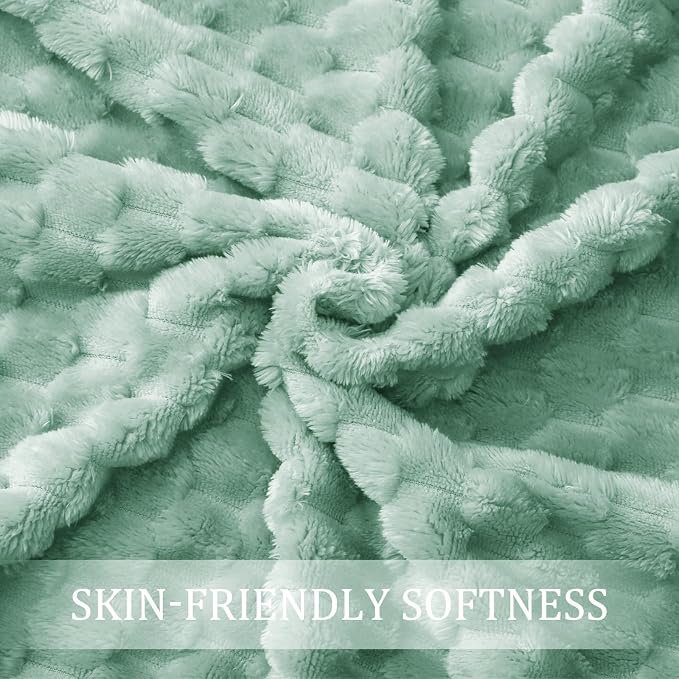 Exclusivo Mezcla 3D Fleece King Size Blanket for Bed, Sage Green | Extra Soft Fuzzy Plush Lightweight Bed Blankets, Cozy Fluffy Decorative Blankets for All Seasons, 90x104 Inches