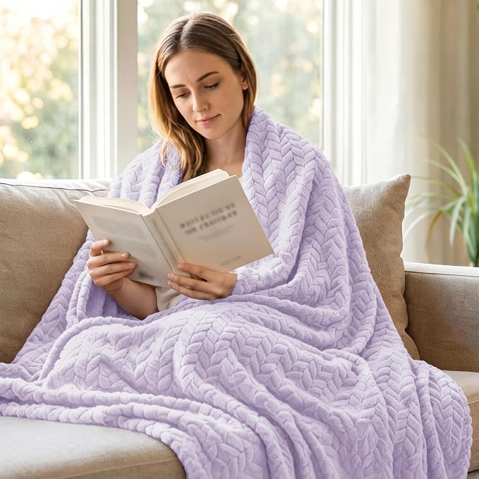 Exclusivo Mezcla Soft Fleece Bed Blanket King Size, 90”x104”, Lilac Purple | Cozy Fluffy Lightweight Blankets for Summer, Decorative Plush Flannel Throws for Living room, Bedroom with Leaves Pattern