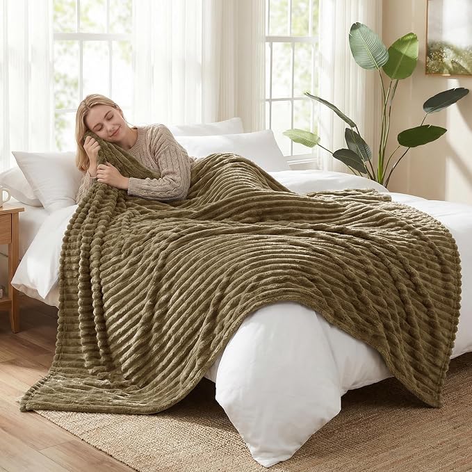 HIMEET Camel Twin Blanket for Bed, 300GSM Ribbed Fleece, 60 x 80 Inches | Ultra Soft Flannel, All-Season Lightweight Warmth, Bed Layering Pick & Dorm Essential, Gift for Men & Women, Machine Washable
