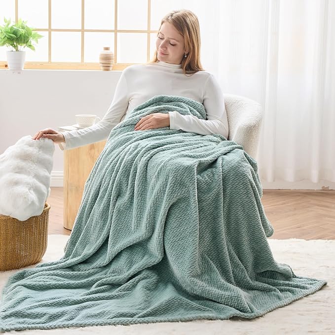 NEWCOSPLAY Fleece Leaves Pattern Twin Blanket, Mint Green, 60"x80" | Super Soft Throw Blanket, Lightweight Cozy Bed Sofa Blanket, Premium Silky Flannel Fleece, Travel Blanket for All Season Use
