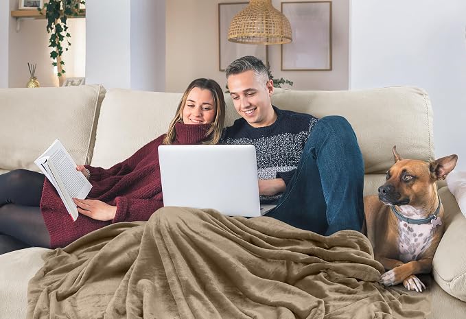 Utopia Bedding Ultra Soft Fleece Bed Blanket Twin Size Camel (60x80 Inches) | Microfiber Plush Warm Lightweight Breathable Cozy Blanket Anti-Static, All Season Use, Gift for Women and Men