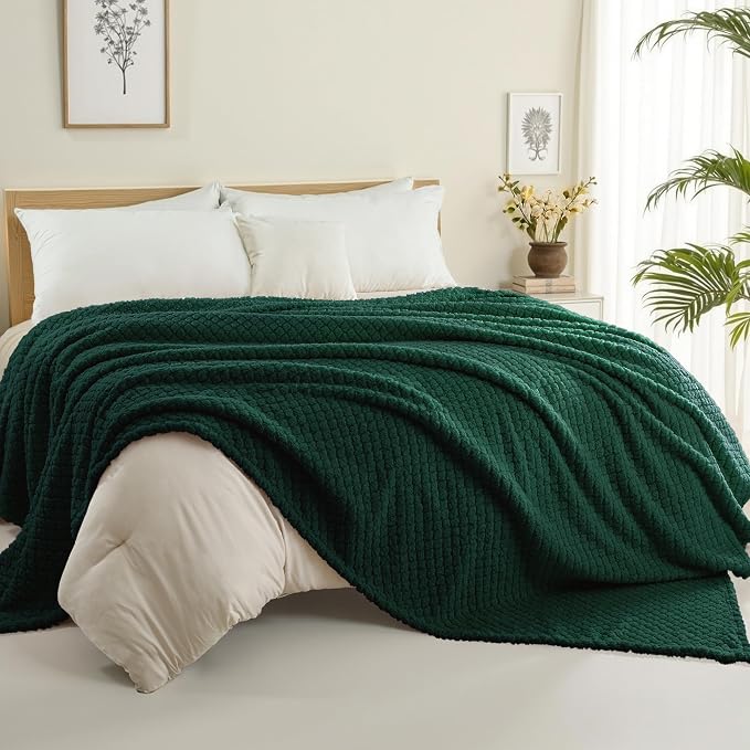 Exclusivo Mezcla Soft Fleece Twin Size Blanket for Bed, Forest Green | Jacquard Lightweight Cozy Bed Blanket, Breathable Decorative Fuzzy Textured All Season Use, 60x80 Inches