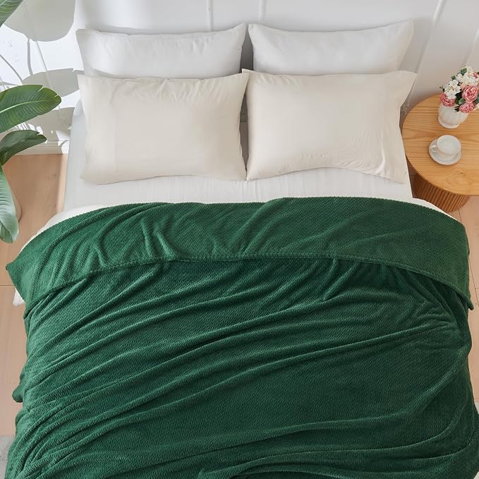 NEWCOSPLAY Fleece Leaves Pattern Queen Blanket, Dark Green, 90"x90" | Super Soft Throw Blanket, Lightweight Cozy Bed Sofa Blanket, Premium Silky Flannel Fleece, Travel Blanket for All Season Use