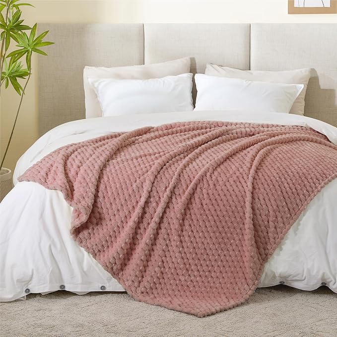 BEDELITE Dusty Pink Twin Blanket for Couch, Soft Cozy Gift for Women, 60*80 | 3D Jacquard Decorative Fleece Blanket, Super Soft Plush Throws, Cute Birthday Gift for Women & Men, Suitable for All Seasons