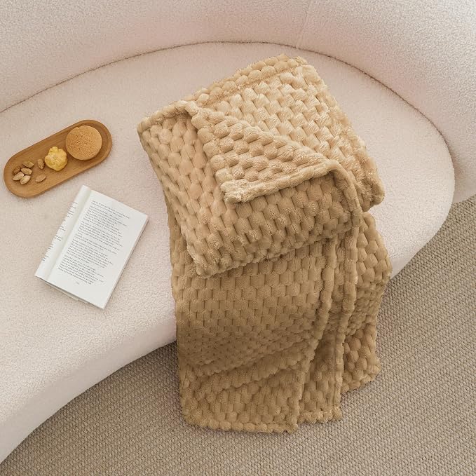 BEDELITE Camel Throw Blanket for Couch, Soft Cozy Gifts for Women, 50 * 60 | 3D Jacquard Decorative Fleece Blanket, Super Soft Plush Throws, Cute Birthday Gift for Women & Men, Suitable for All Seasons
