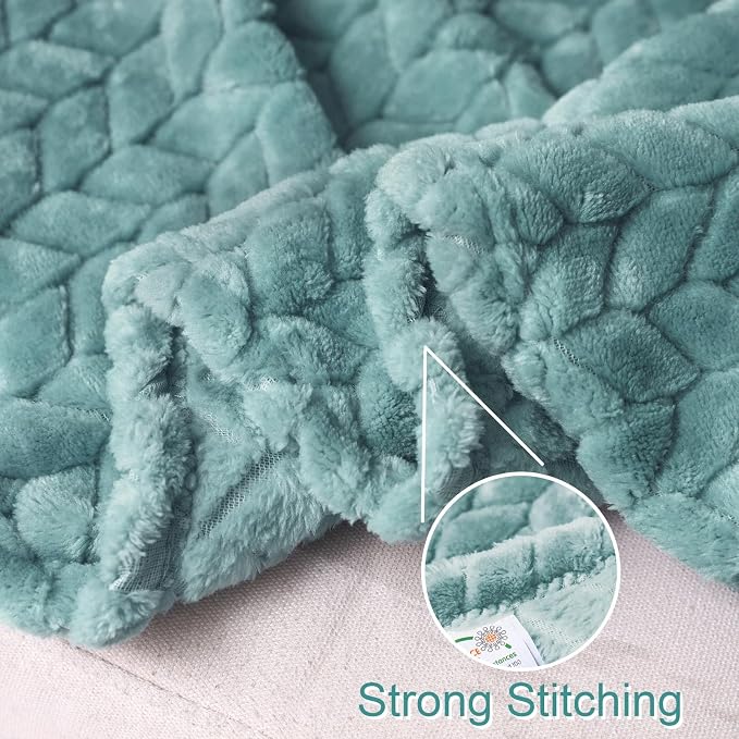 Exclusivo Mezcla Fleece Throw Blanket for Couch Sofa, 50”x70”, Celadon | Oversized Soft Cozy Fluffy Blankets for Summer, Decorative Plush Flannel Throws for Living room, Bedroom with Leaves Pattern