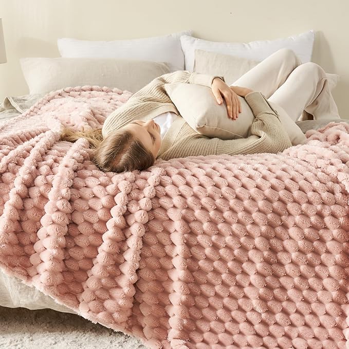 NEWCOSPLAY Super Soft Queen Blanket Pink Premium Silky Flannel Fleece 3D Clouds Stylish Jacquard Lightweight Bed Blanket All Season Use 350GSM (Pink, Queen(90"x90"))