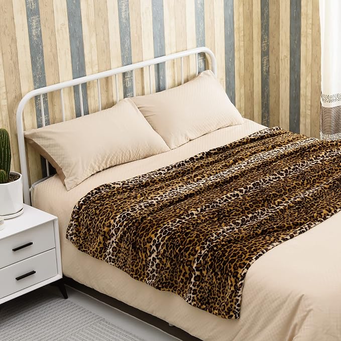 Bnuitland Leopard Print Fleece Flannel Throw 50x40inch, 300 GSM Double Sided Lightweight for Bed Sofa Travel, Super Soft Fuzzy Fluffy Cheetah Print Blanket for Babies/Kids/Pets
