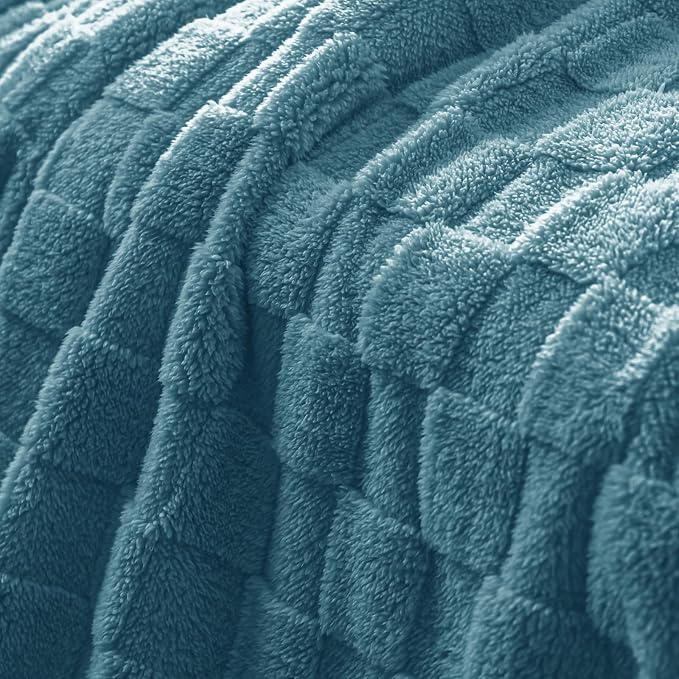 Exclusivo Mezcla 3D Checkered Fleece Twin Blanket for Bed, Slate Blue | Super Soft and Cozy Fluffy Bed Blanket, Cute Fuzzy Blanket for Teens Back to School, Dorm Essentials, All Season, 60"x80"