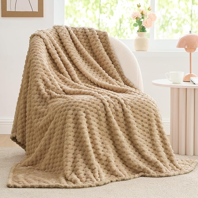 BEDELITE Camel Throw Blanket for Couch, Soft Cozy Gifts for Women, 50 * 60 | 3D Jacquard Decorative Fleece Blanket, Super Soft Plush Throws, Cute Birthday Gift for Women & Men, Suitable for All Seasons