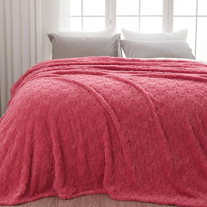 NEWCOSPLAY 3D Heart Checkered Flannel King Blanket, Coral Pink, 90"x110" | Super Soft Cute Lightweight Decorative Premium Silky Fleece Blanket for Couch Sofa Bed, Gift for Women Men, All Season Use
