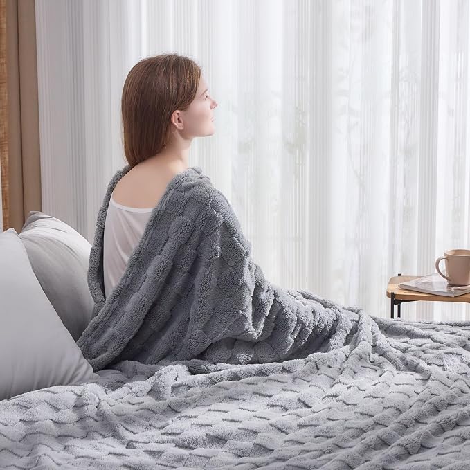 NEWCOSPLAY 3D Checkered Flannel King Blanket, Grey Checkered, 90"x110" | Super Soft Cute Lightweight Decorative Premium Silky Fleece Blanket for Couch Sofa Bed, Gift for Women Men, All Season Use