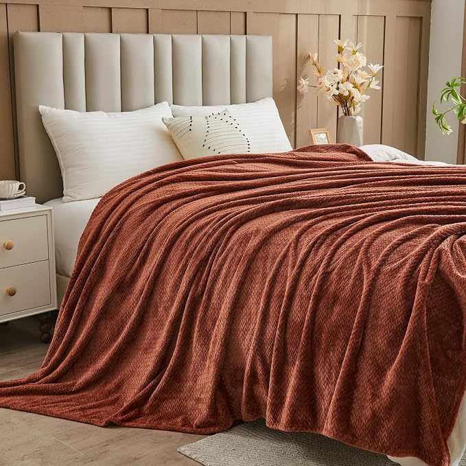 NEWCOSPLAY Fleece Leaves Pattern King Blanket, Coffee, 90"x110" | Super Soft Throw Blanket, Lightweight Cozy Bed Sofa Blanket, Premium Silky Flannel Fleece, Travel Blanket for All Season Use