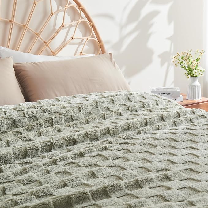 NEWCOSPLAY 3D Checkered Flannel Twin Blanket, Sage Green, 60"x80" | Super Soft Cute Lightweight Decorative Premium Silky Fleece Blanket for Couch Sofa Bed, Gift for Women Men, All Season Use