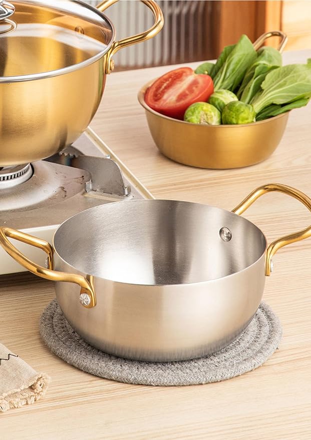 Ramen Soup Pot Pan with Lid Ramen Cooker Ramen Pot Korean Noodle Cooker Aluminium Alloy Cooking Pot with Lid Stock Pot for Cooking Soup Pasta and Stew Spoon,Gold,22CM