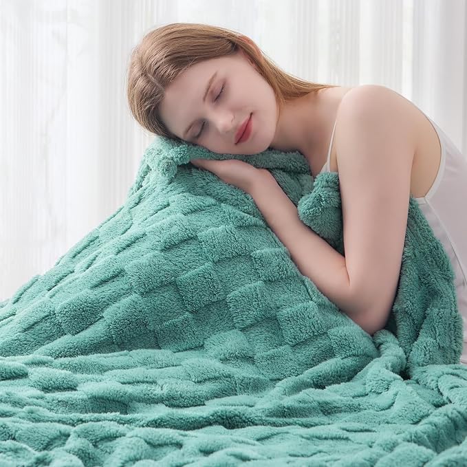 NEWCOSPLAY 3D Checkered Flannel Twin Blanket, Mint Green, 60"x80" | Super Soft Cute Lightweight Decorative Premium Silky Fleece Blanket for Couch Sofa Bed, Gift for Women Men, All Season Use