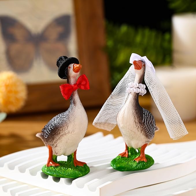 Honeydak Goose Couple Wedding Cake Topper Handmade Goose Figurines Animals Figures Decoration for Wedding Cake Ornament, Bride & Groom Engagement Anniversary, Funny Couple Statue (Stylish)