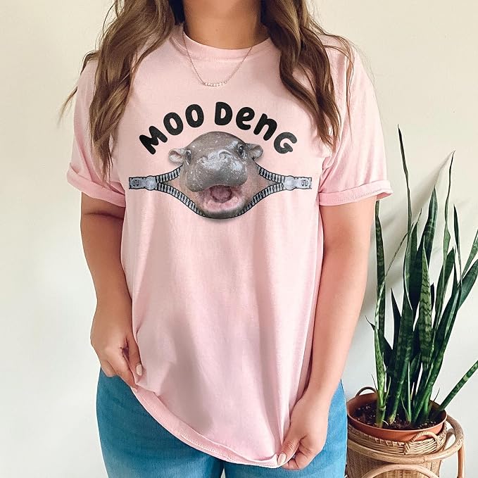 YOUNG GREEN Moo Deng Sweatshirt Moo Deng Bouncy Pig T-Shirt The Cute Baby Hippo Sweatshirt Gift For Moo Deng Lovers