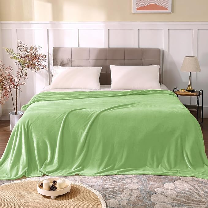 BEDELITE Fleece Blanket Soft Plush King Bed Blanket Grass Green 108"x90" | Ultra Soft Fleece, Plush Microfiber, Lightweight Warmth, All Season Comfort, Fade Resistant, Machine Washable